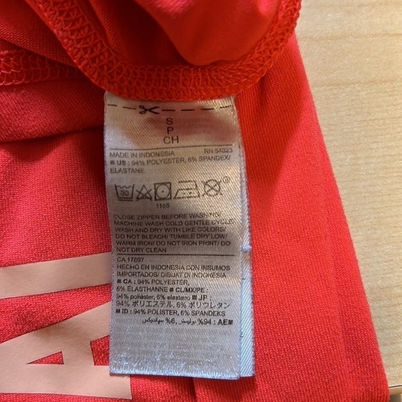 WOMEN’S Old Navy 1/4 Zip Running Top Size Small, Run Rest Repeat - Picture 7 of 8